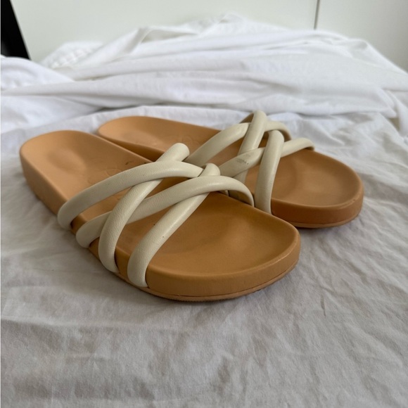 J. Crew Pacific cushy leather strap sandals AY424 White
Slide on slip Size 9.5 - Picture 3 of 11